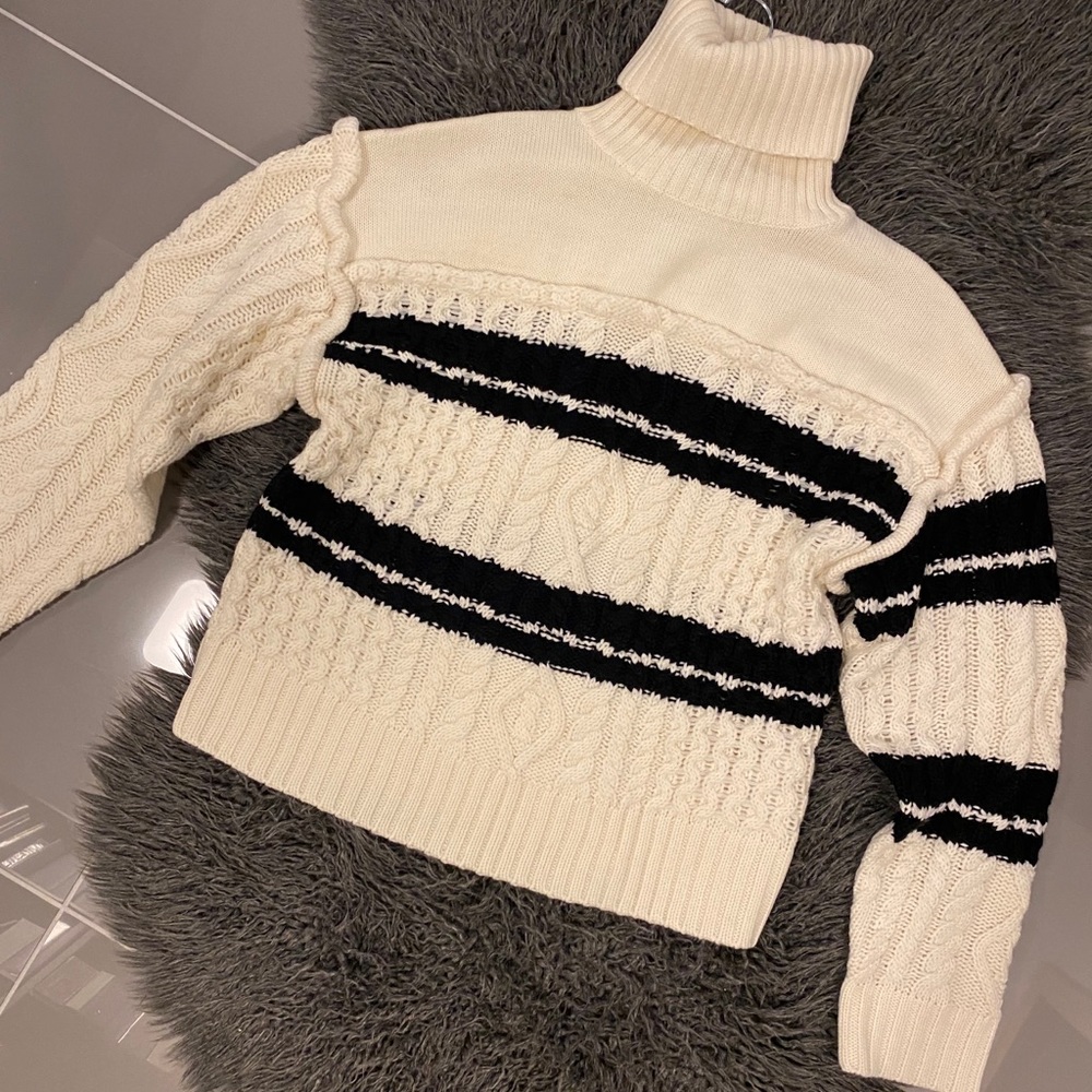 Sweater - Picture 4 of 5